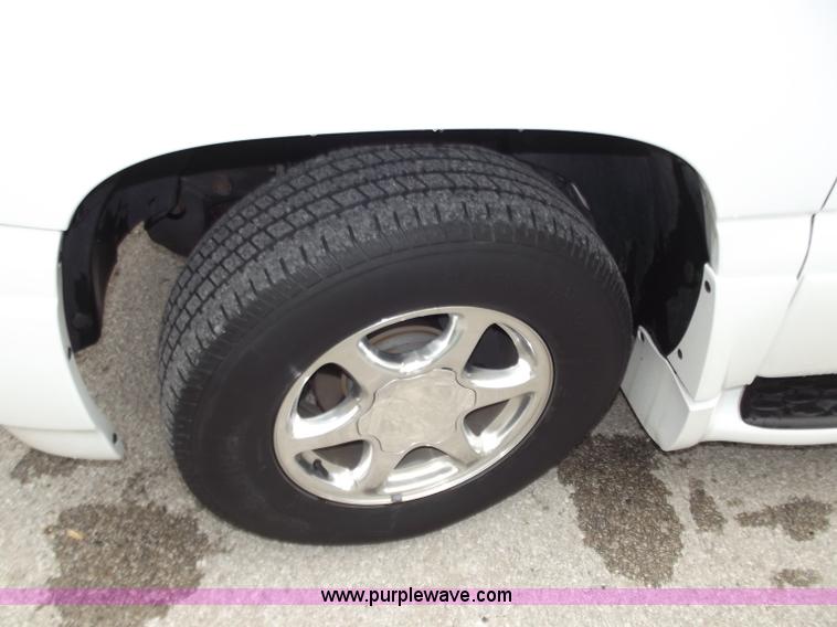 image for item D3854 2003 GMC Yukon Denali 1500 XL AWD SUV