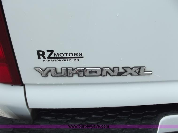 image for item D3854 2003 GMC Yukon Denali 1500 XL AWD SUV