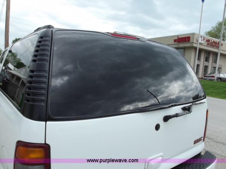 image for item D3854 2003 GMC Yukon Denali 1500 XL AWD SUV