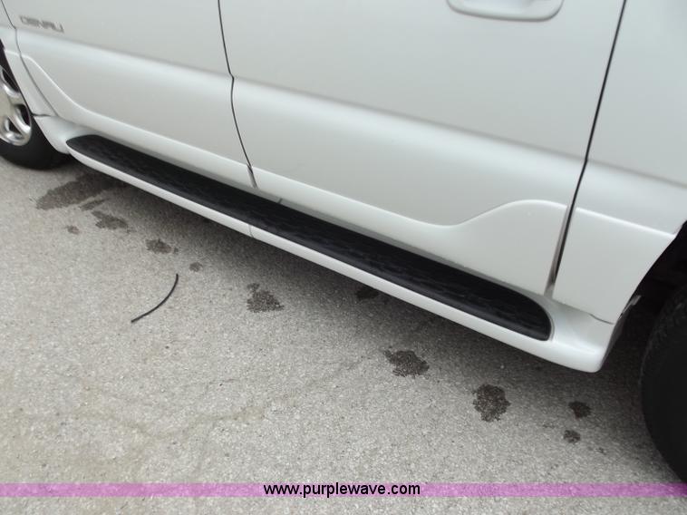 image for item D3854 2003 GMC Yukon Denali 1500 XL AWD SUV