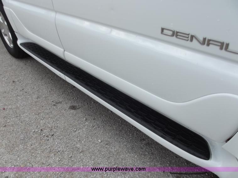 image for item D3854 2003 GMC Yukon Denali 1500 XL AWD SUV
