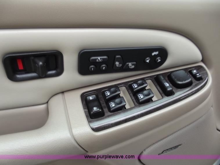 image for item D3854 2003 GMC Yukon Denali 1500 XL AWD SUV