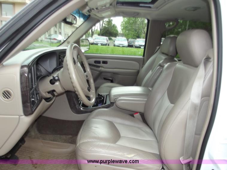 image for item D3854 2003 GMC Yukon Denali 1500 XL AWD SUV