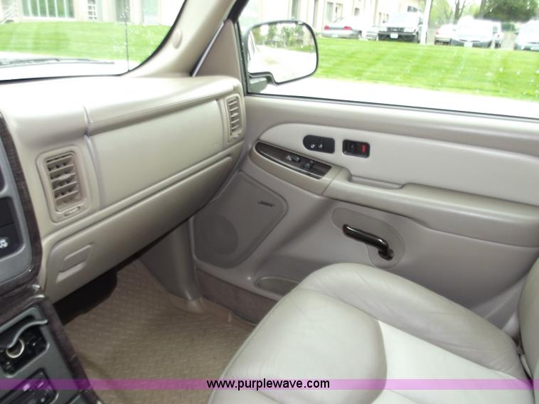 image for item D3854 2003 GMC Yukon Denali 1500 XL AWD SUV