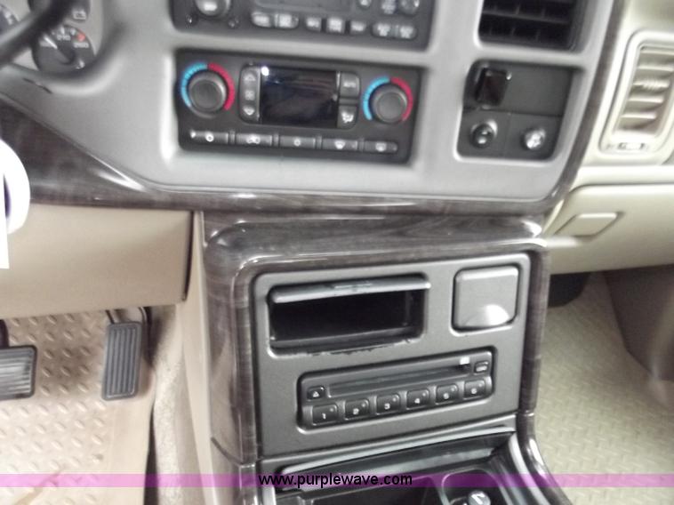 image for item D3854 2003 GMC Yukon Denali 1500 XL AWD SUV