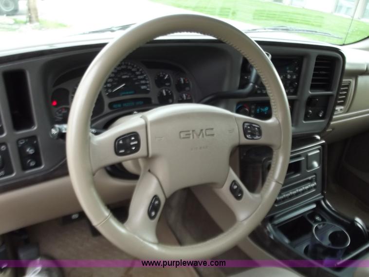 image for item D3854 2003 GMC Yukon Denali 1500 XL AWD SUV