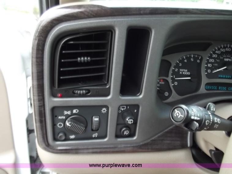 image for item D3854 2003 GMC Yukon Denali 1500 XL AWD SUV