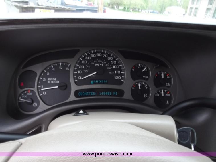 image for item D3854 2003 GMC Yukon Denali 1500 XL AWD SUV