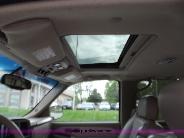 image for item D3854 2003 GMC Yukon Denali 1500 XL AWD SUV