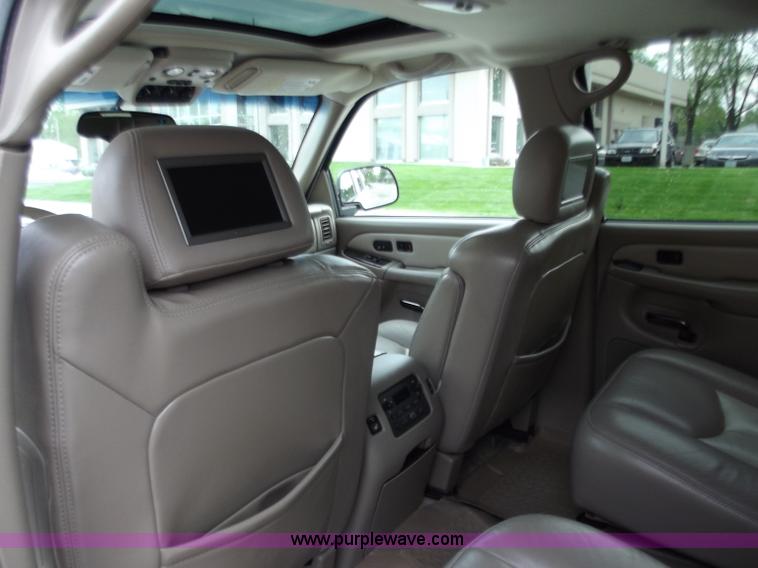 image for item D3854 2003 GMC Yukon Denali 1500 XL AWD SUV