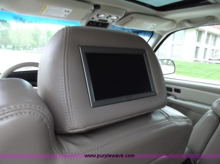 image for item D3854 2003 GMC Yukon Denali 1500 XL AWD SUV