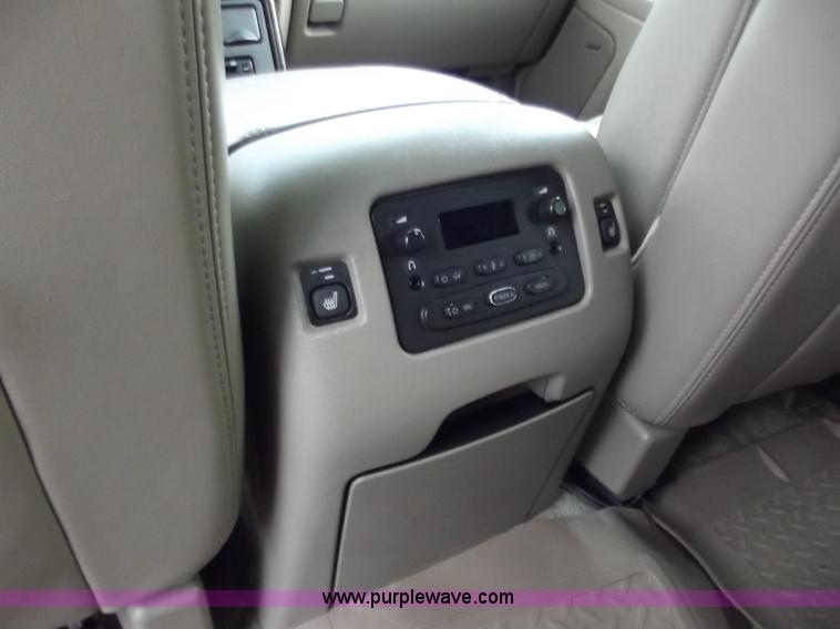 image for item D3854 2003 GMC Yukon Denali 1500 XL AWD SUV