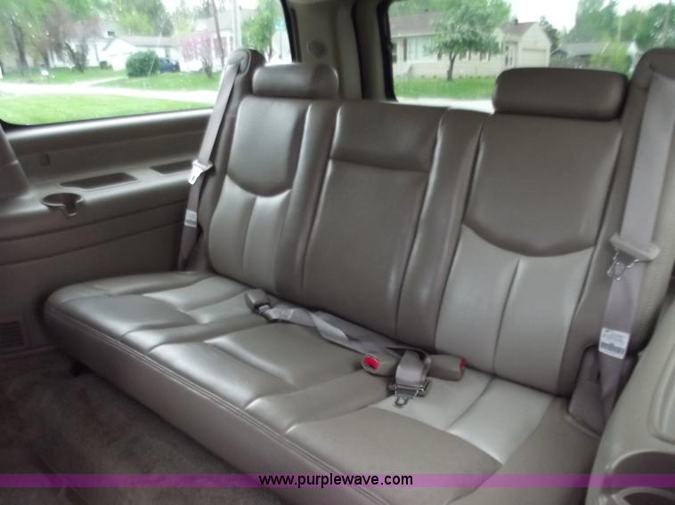 image for item D3854 2003 GMC Yukon Denali 1500 XL AWD SUV