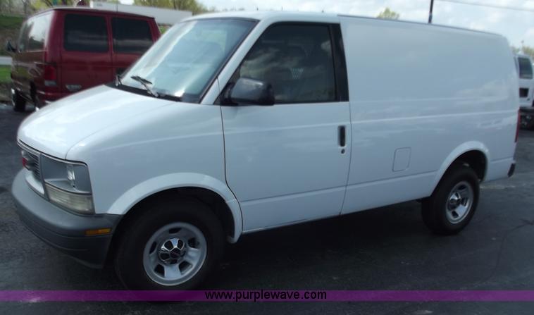 image for item D3857 2001 GMC Safari cargo van