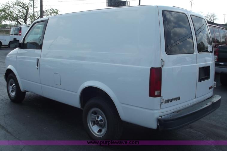 image for item D3857 2001 GMC Safari cargo van