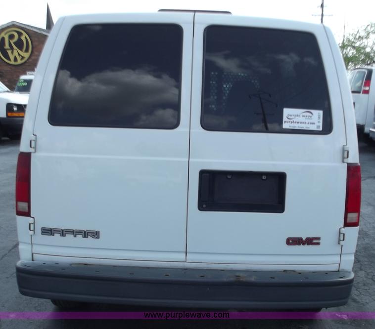 image for item D3857 2001 GMC Safari cargo van