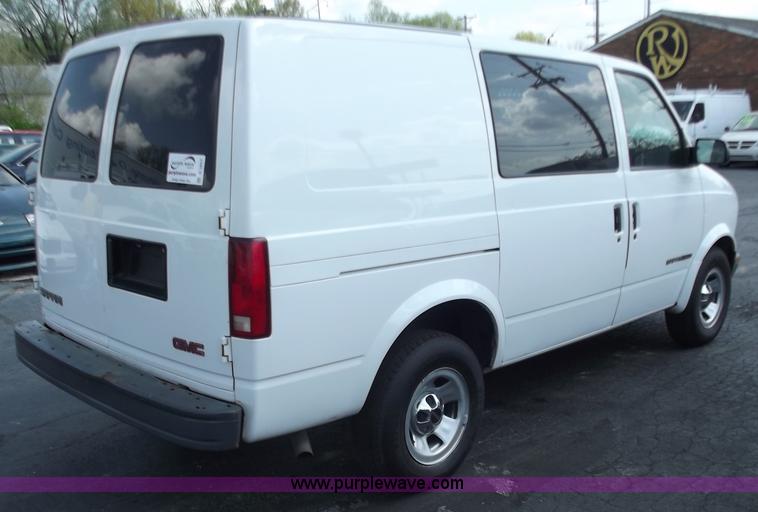 image for item D3857 2001 GMC Safari cargo van