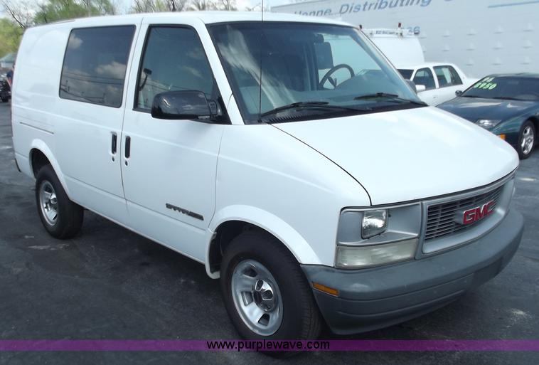 image for item D3857 2001 GMC Safari cargo van