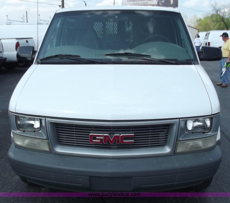image for item D3857 2001 GMC Safari cargo van