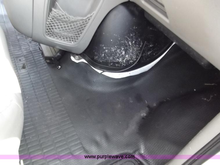 image for item D3857 2001 GMC Safari cargo van