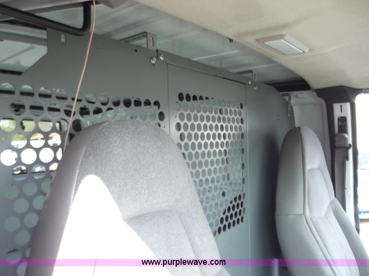 image for item D3857 2001 GMC Safari cargo van