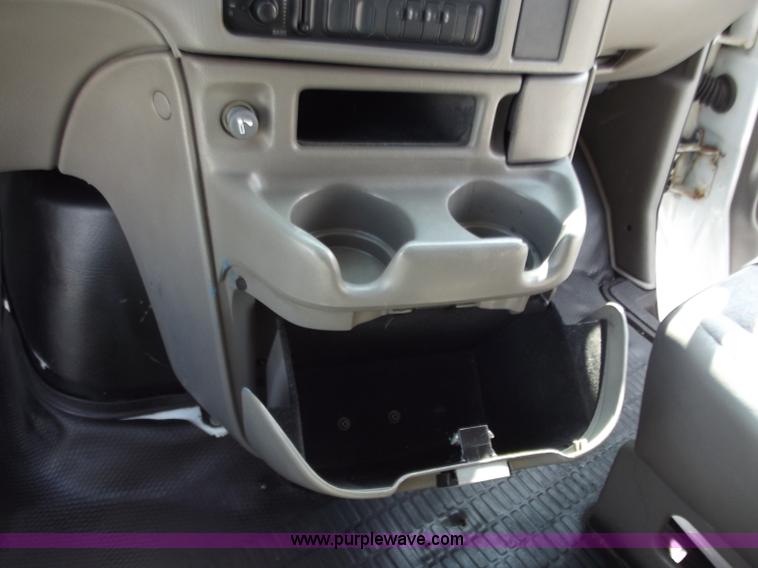 image for item D3857 2001 GMC Safari cargo van