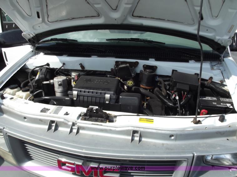 image for item D3857 2001 GMC Safari cargo van