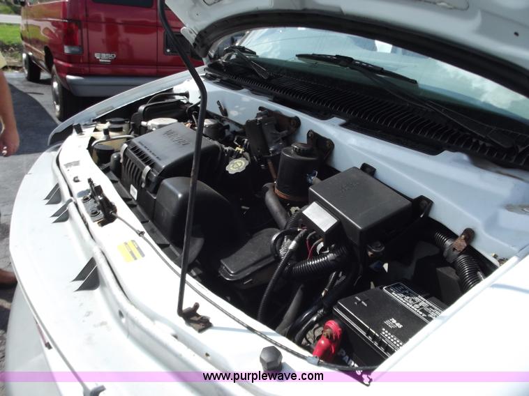 image for item D3857 2001 GMC Safari cargo van