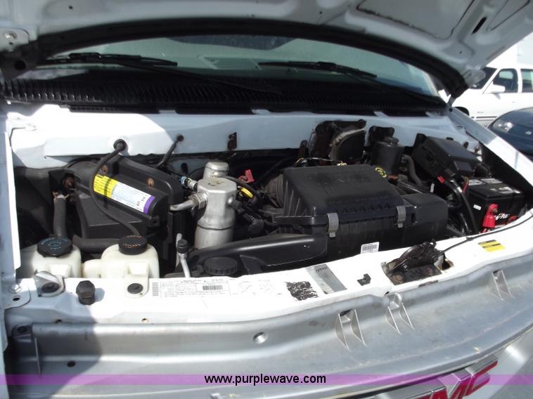 image for item D3857 2001 GMC Safari cargo van