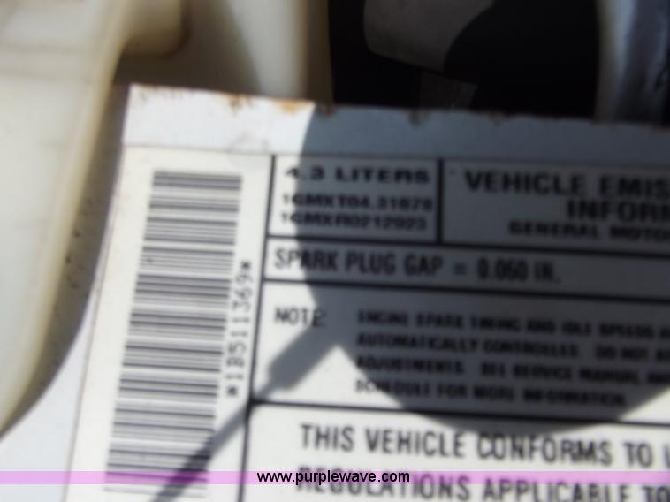 image for item D3857 2001 GMC Safari cargo van