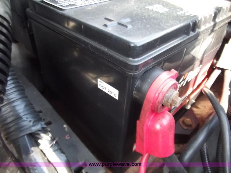 image for item D3857 2001 GMC Safari cargo van