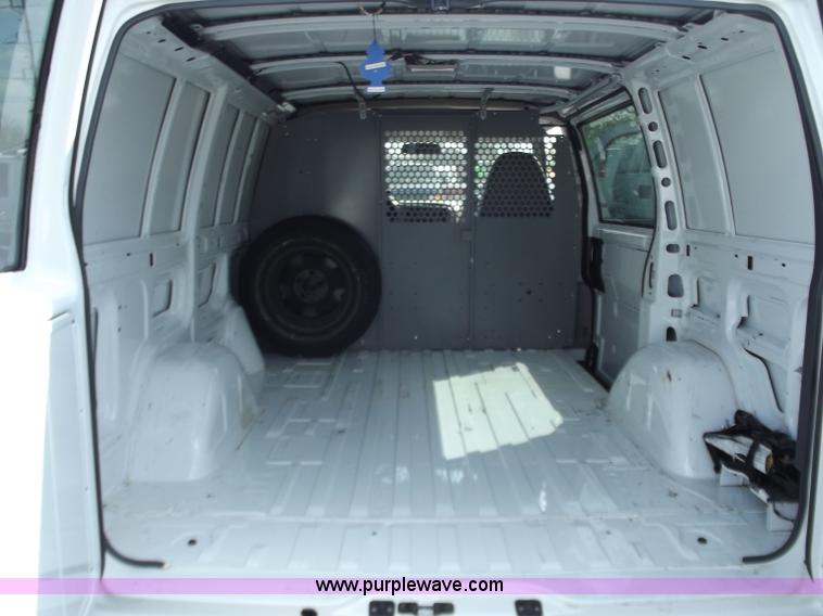 image for item D3857 2001 GMC Safari cargo van
