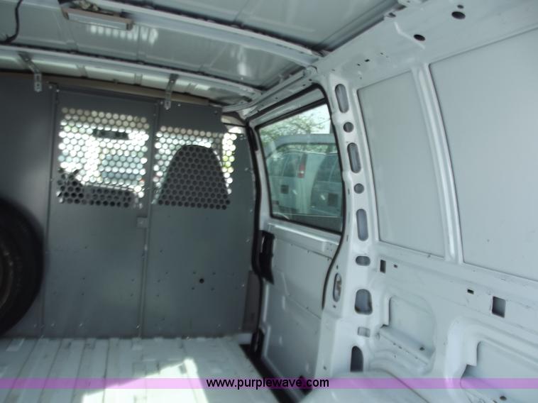image for item D3857 2001 GMC Safari cargo van