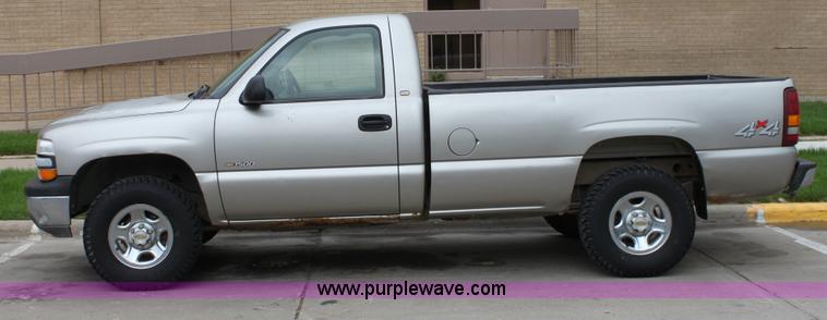 image for item D7686 2000 Chevrolet Silverado K1500 pickup truck