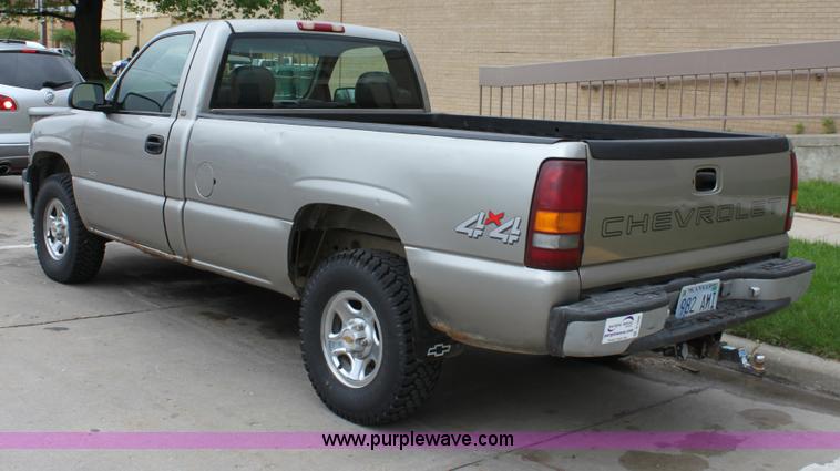 image for item D7686 2000 Chevrolet Silverado K1500 pickup truck