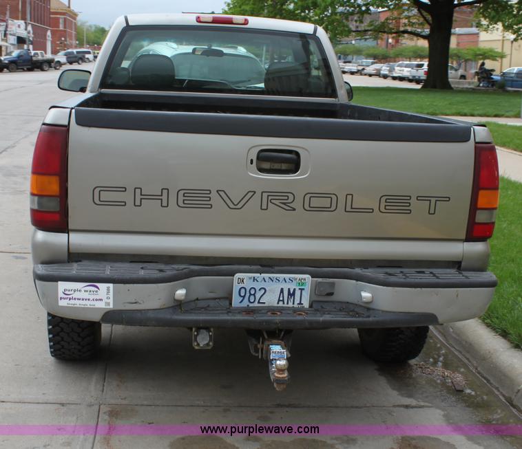 image for item D7686 2000 Chevrolet Silverado K1500 pickup truck