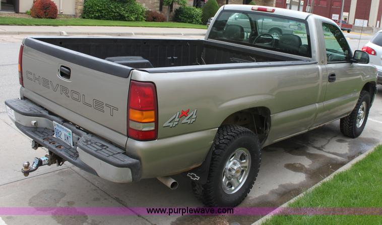 image for item D7686 2000 Chevrolet Silverado K1500 pickup truck