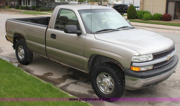 image for item D7686 2000 Chevrolet Silverado K1500 pickup truck