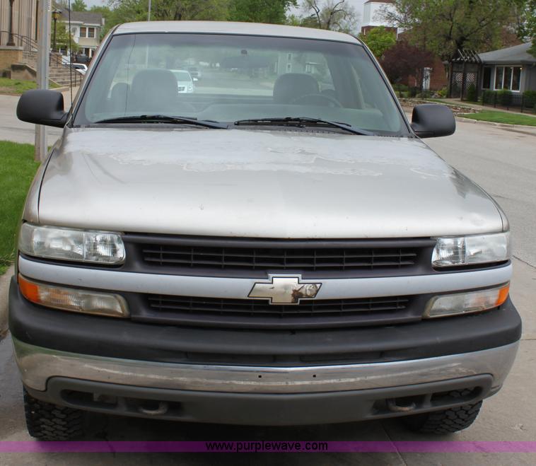 image for item D7686 2000 Chevrolet Silverado K1500 pickup truck