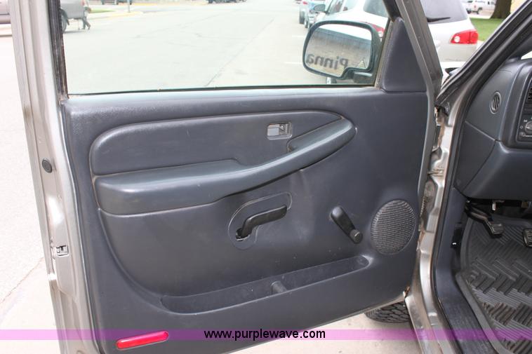 image for item D7686 2000 Chevrolet Silverado K1500 pickup truck