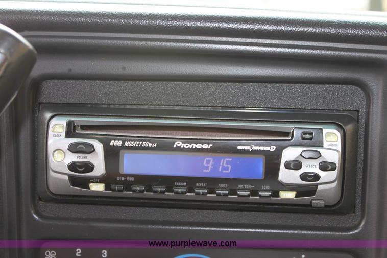 image for item D7686 2000 Chevrolet Silverado K1500 pickup truck