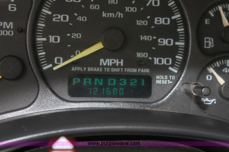 image for item D7686 2000 Chevrolet Silverado K1500 pickup truck