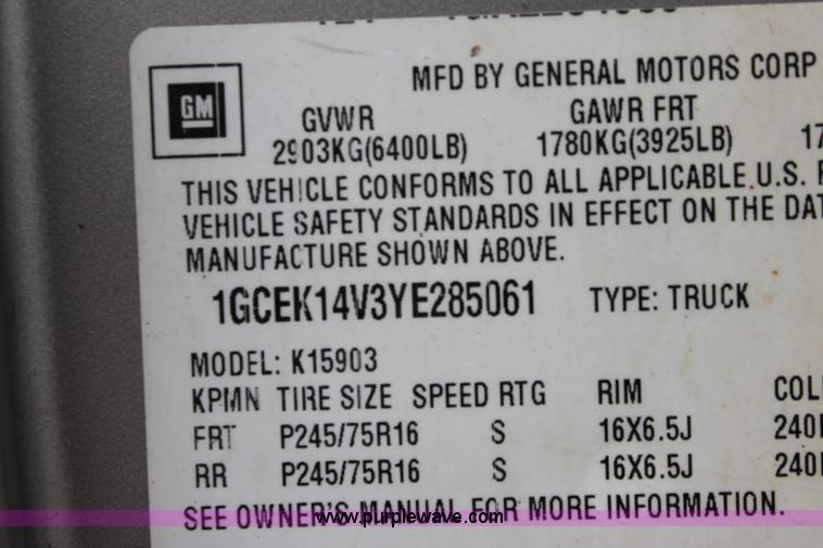 image for item D7686 2000 Chevrolet Silverado K1500 pickup truck