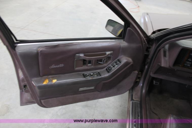 image for item D7687 1989 Cadillac Seville