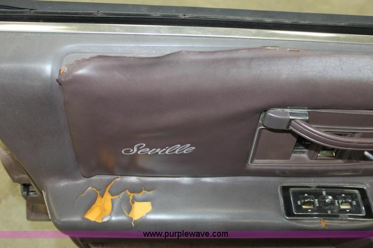 image for item D7687 1989 Cadillac Seville