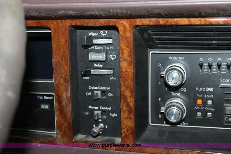 image for item D7687 1989 Cadillac Seville