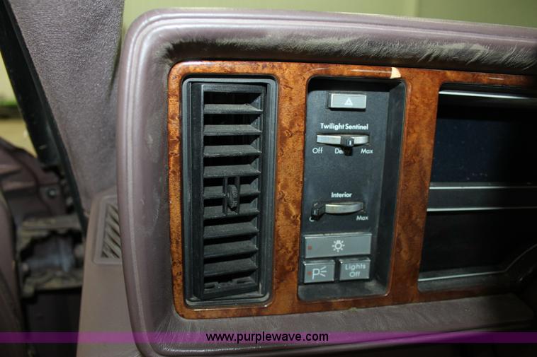 image for item D7687 1989 Cadillac Seville