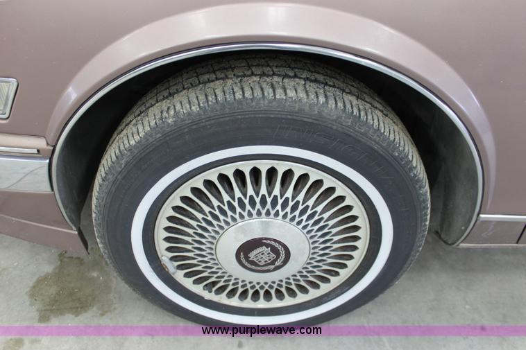 image for item D7687 1989 Cadillac Seville