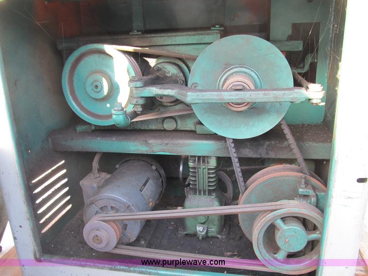 image for item D9320 Powermatic Band saw with blade welder