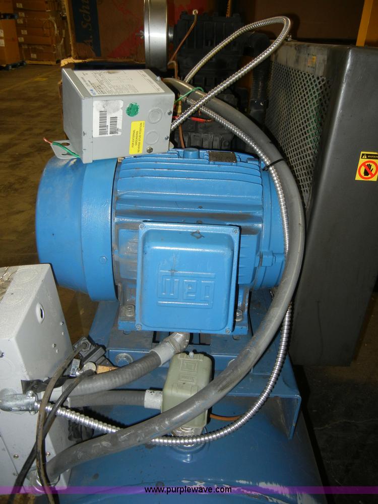 image for item K9000 2004 Eaton air compressor